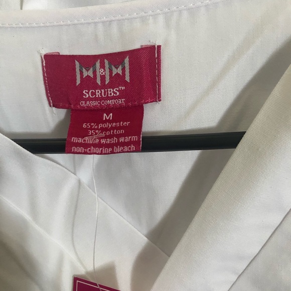 WHITE SCRUBS SET SIZE MEDIUM, fits like large - Picture 11 of 11